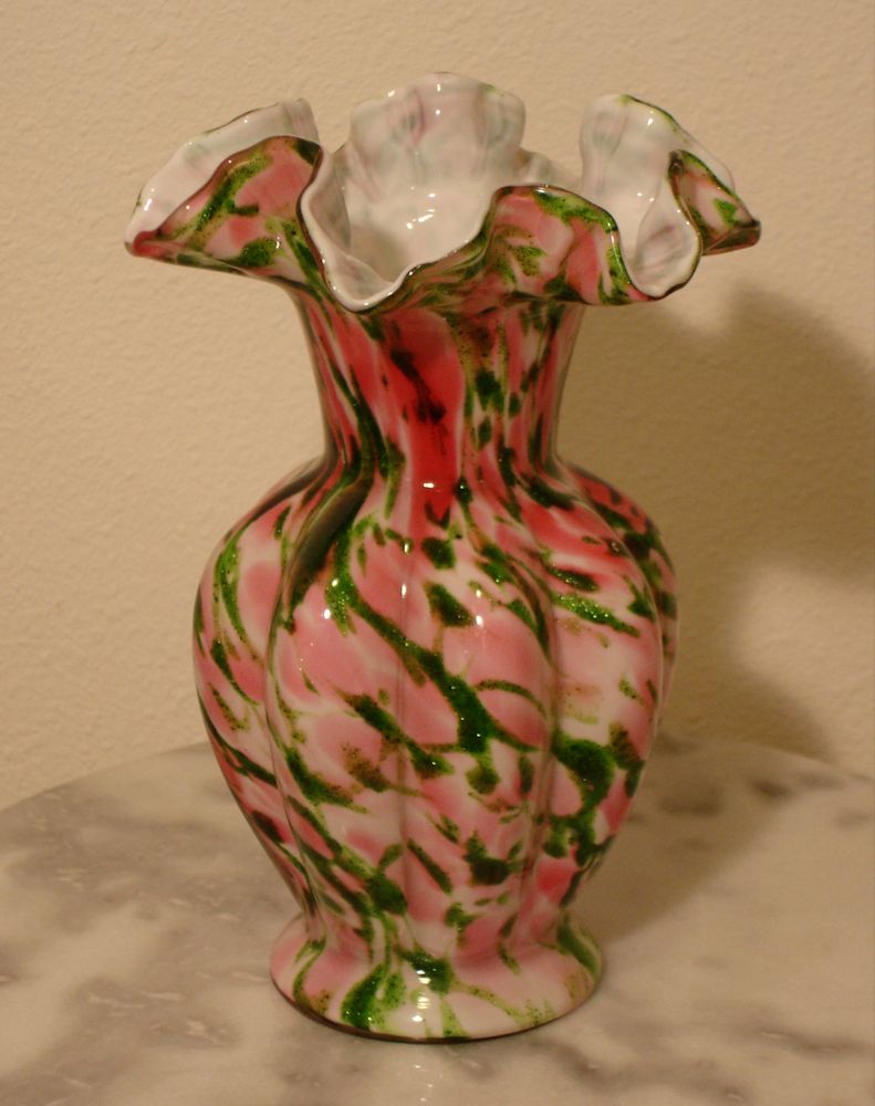 Fenton Art Glass Vasa Murrhina Rose with Adventurine Green Vase